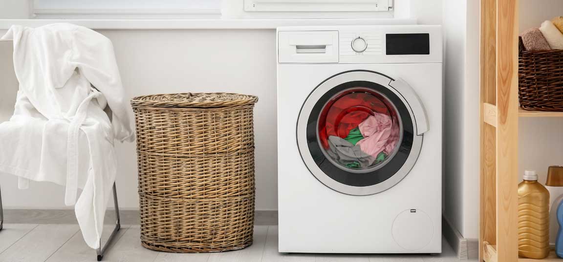 Washing machine with clothes